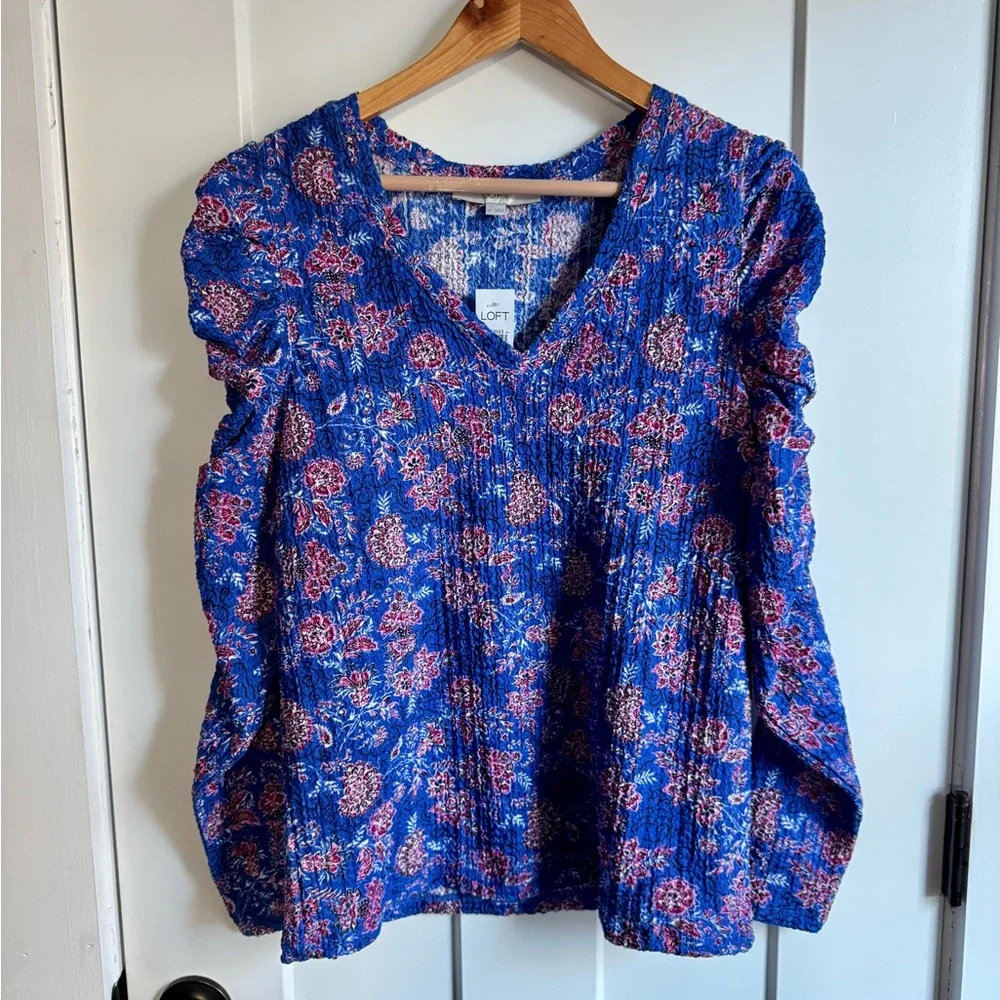 NWT New LOFT Women’s Floral V Neck Puff Long Sleeved Stretch Top Blouse Small